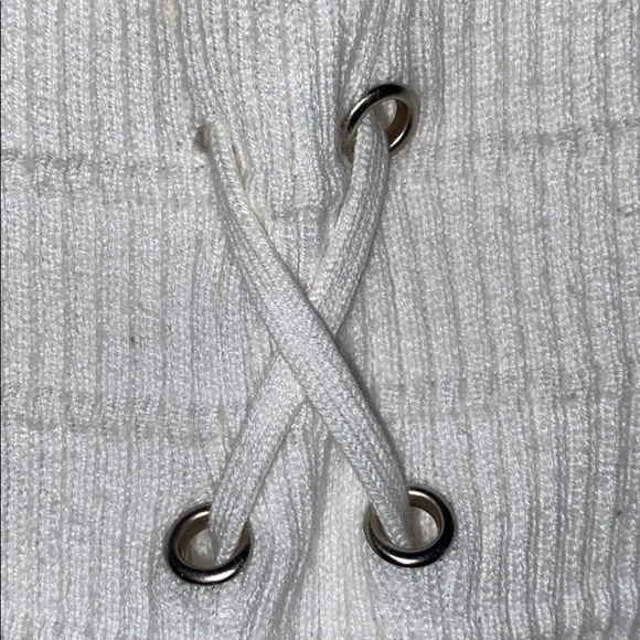 White String Top - Picture 4 of 7